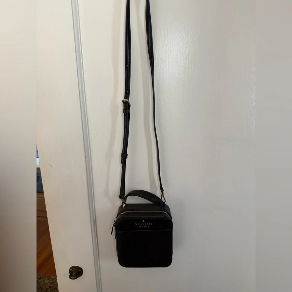 Kate Spade Daisy vanity - Picture 5 of 12